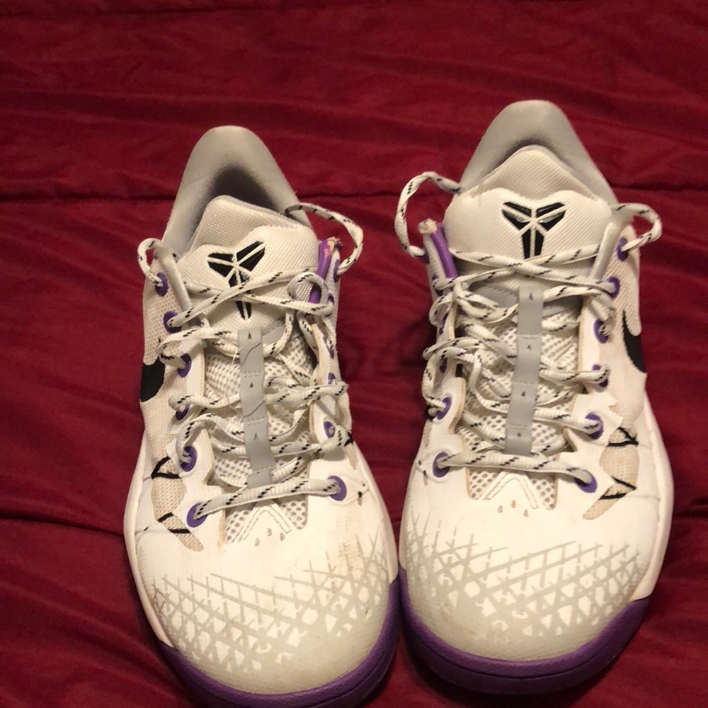 Purple and White Nike Kobe’s❄️